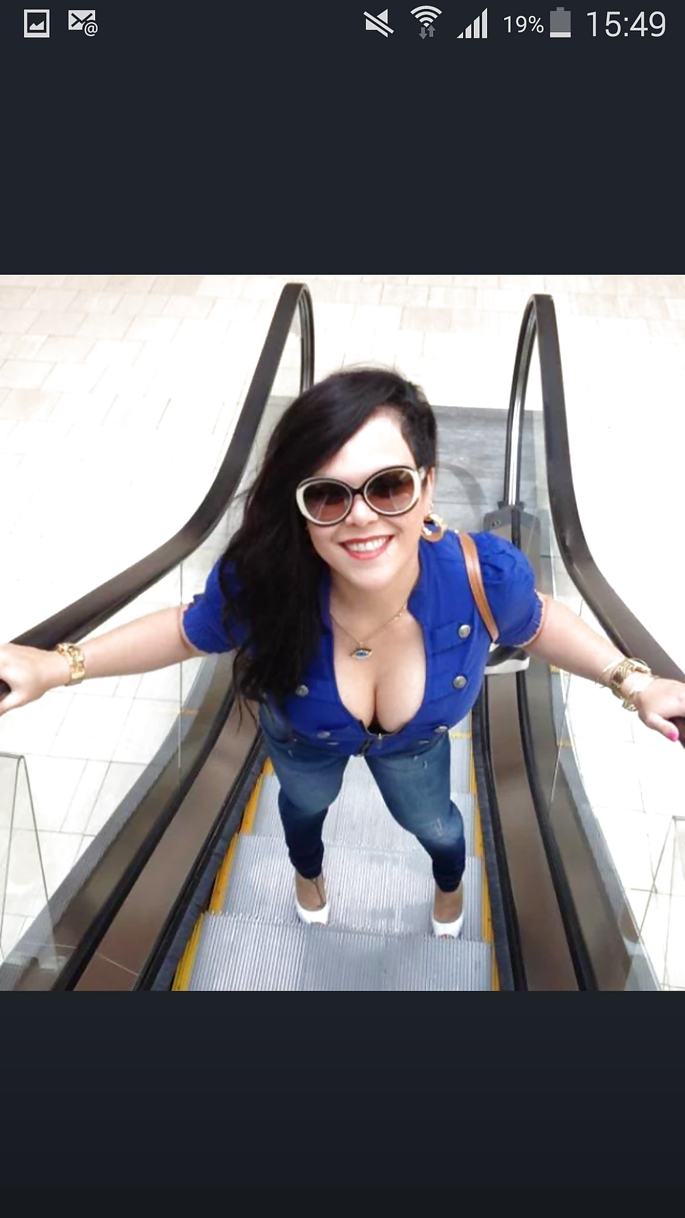 Jolie femme toute sucrée attend un amant bien monté pour se faire baiser en semaine